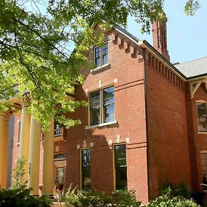 Lyndon House Bed & Breakfast